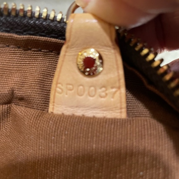 LOUIS VUITTON BRIEFCASE - Picture 6 of 11